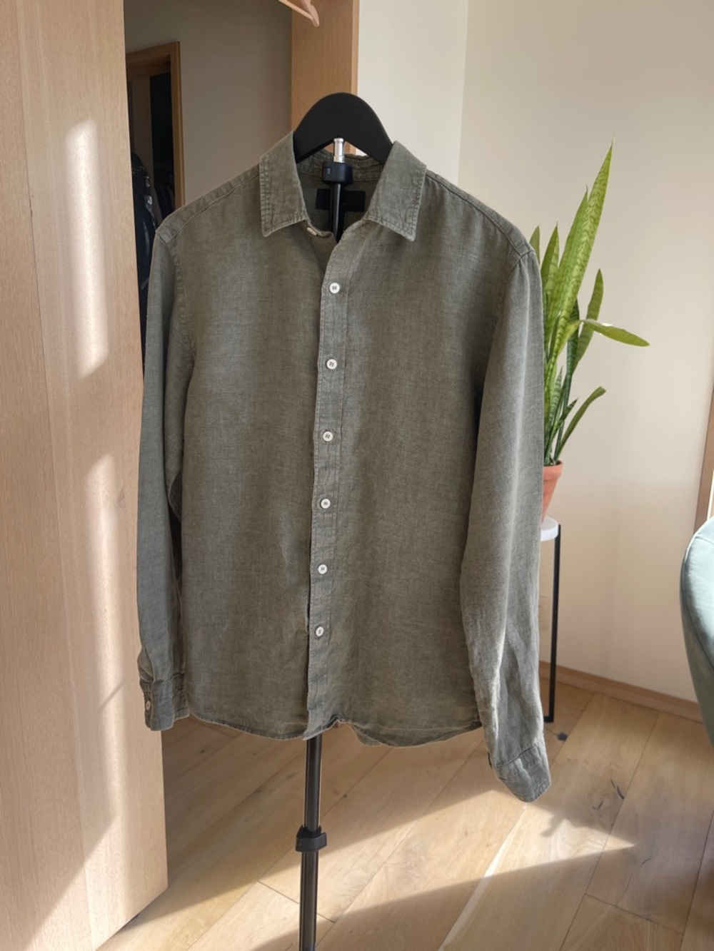 Banana Republic 100 percent linen Olive Green Casual Button-Down Shirt
